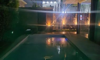 Oportunidad! Moderna Propiedad con Parrilla y Pileta