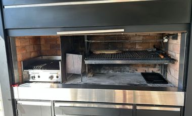 Oportunidad! Moderna Propiedad con Parrilla y Pileta
