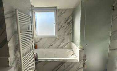 Oportunidad! Moderna Propiedad con Parrilla y Pileta