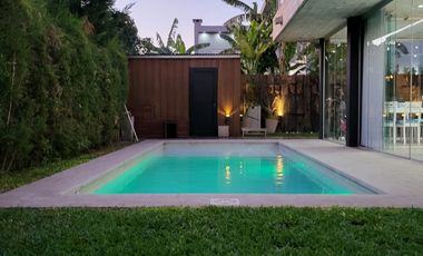 Oportunidad! Moderna Propiedad con Parrilla y Pileta