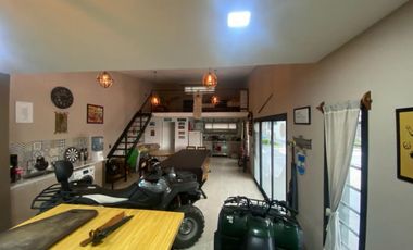 Amplio chalet de 4 ambientes con pileta climatizada