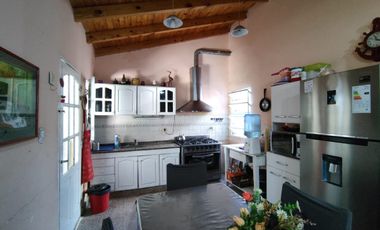 Dos propiedades sobre un mismo lote a la venta en Barrio Adelina Este