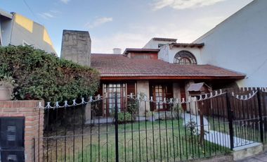 CHALET MAS DEPARTAMENTO EN VENTA. BARRIO 180.