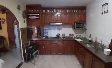 CHALET MAS DEPARTAMENTO EN VENTA. BARRIO 180.