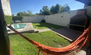 SE TOMA PERMUTA, O PARTE DE PAGO! CASA DE 3 PLANTAS CON PARQUE, PISCINA Y GARAGE SUBTERRANEO EN RANELAGH