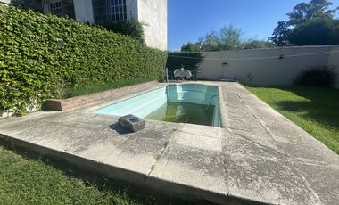 SE TOMA PERMUTA, O PARTE DE PAGO! CASA DE 3 PLANTAS CON PARQUE, PISCINA Y GARAGE SUBTERRANEO EN RANELAGH