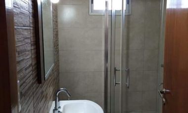 Casa 3 ambientes con parque