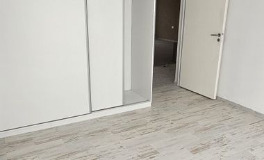 En venta casa tres dormitorios , patio, cochera zona ex hipodromo  !