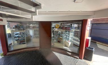 Alquilo local en Carilo pb con baÃ±o