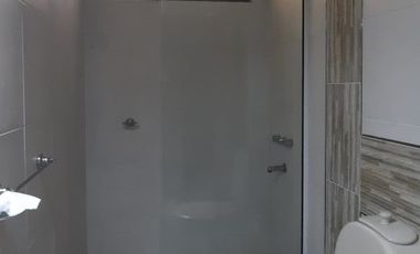 Vendo casa 3 dormitorios, cochera y patio. Zona centro de Parana