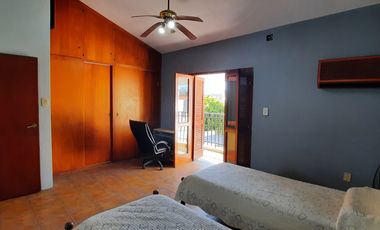 Vendo casa 3 dormitorios, cochera y patio. Zona centro de Parana