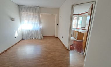 GREENWOOD ALQUILA SEMIPISO EN EL EMBLEMATICO EDIFICO EL TORREON EN CIUDAD DE MENDOZA.