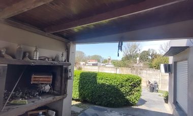 Casa en venta sobre ruta 205 entre Estrada y Av. Pereyra