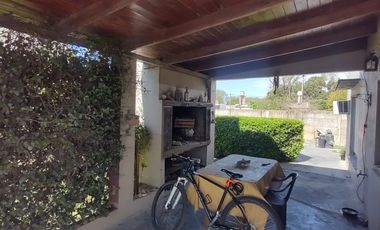 Casa en venta sobre ruta 205 entre Estrada y Av. Pereyra