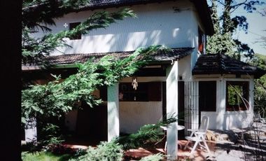 Chalet  con 2 hab. sobre 1350 m2.BOSQUE PERALTA RAMOS