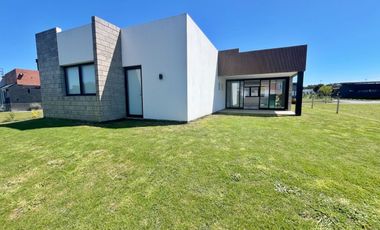 Venta de casa 4 ambientes a estrenar en Rumenco Joven