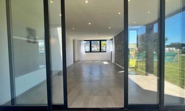 Venta de casa 4 ambientes a estrenar en Rumenco Joven