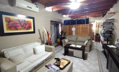 HERMOSA CASA EN VENTA SOBRE CALLE NICOLAS SPITALERI