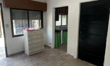 CASA DE 3 AMBIENTES CON DEPARTAMENTO INDEPENDIENTE Y COCHERA EN FLORENCIO VARELA