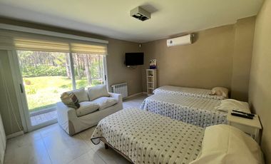 Pinamar, venta de casa en barrio La Herradura con seguridad las 24 hs