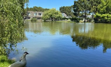 Pinamar, venta de casa en barrio La Herradura con seguridad las 24 hs