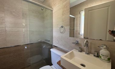 Pinamar, venta de casa en barrio La Herradura con seguridad las 24 hs