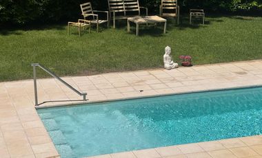 Pinamar, venta de casa en barrio La Herradura con seguridad las 24 hs