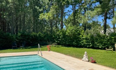 Pinamar, venta de casa en barrio La Herradura con seguridad las 24 hs