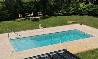 Pinamar, venta de casa en barrio La Herradura con seguridad las 24 hs