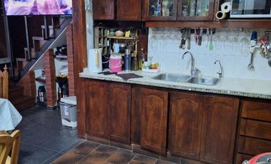 VENTA CASA 3 Amb +  DPTO. 2 Amb.     Z/ Bernardino Rivadavia