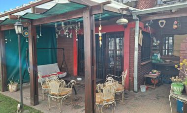 VENTA CASA 3 Amb +  DPTO. 2 Amb.     Z/ Bernardino Rivadavia