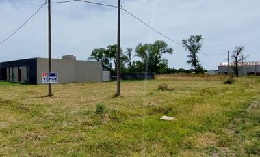 AMPLIO TERRENO EN ESQUINA