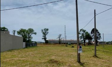 AMPLIO TERRENO EN ESQUINA