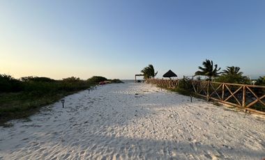 Casa Frente al Mar en San Crisanto, 50 Metros de Playa Privada.
