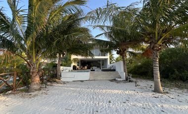 Casa Frente al Mar en San Crisanto, 50 Metros de Playa Privada.