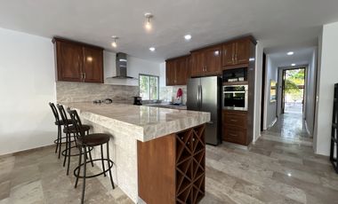 Casa Frente al Mar en San Crisanto, 50 Metros de Playa Privada.