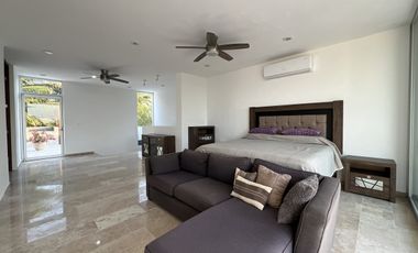 Casa Frente al Mar en San Crisanto, 50 Metros de Playa Privada.