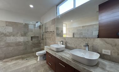 Casa Frente al Mar en San Crisanto, 50 Metros de Playa Privada.