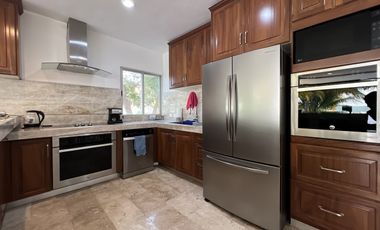 Casa Frente al Mar en San Crisanto, 50 Metros de Playa Privada.