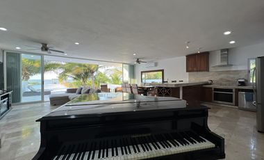 Casa Frente al Mar en San Crisanto, 50 Metros de Playa Privada.