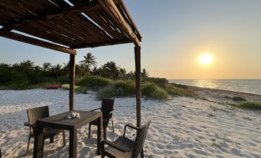 Casa Frente al Mar en San Crisanto, 50 Metros de Playa Privada.