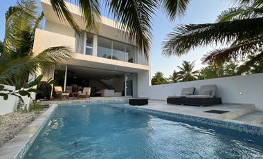 Casa Frente al Mar en San Crisanto, 50 Metros de Playa Privada.