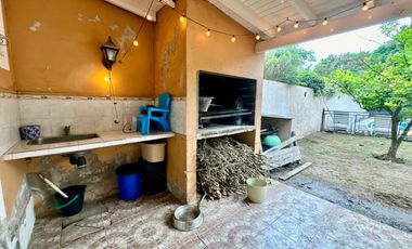 Se Vende Casa cuatro amb, con cochera, piscina (LOBOS)