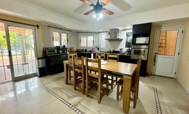 Se Vende Casa cuatro amb, con cochera, piscina (LOBOS)