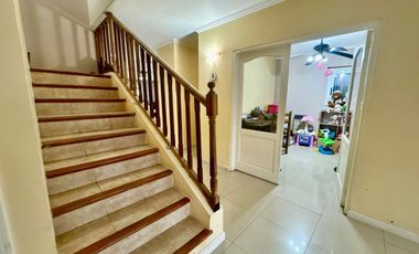 Se Vende Casa cuatro amb, con cochera, piscina (LOBOS)