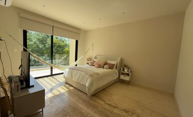 CASA EN VENTA MERIDA, YUCATAN COUNTRY CLUB, ENTREGA INMEDIATA.