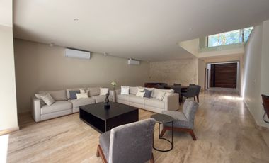 CASA EN VENTA MERIDA, YUCATAN COUNTRY CLUB, ENTREGA INMEDIATA.