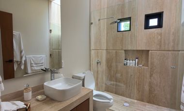 CASA EN VENTA MERIDA, YUCATAN COUNTRY CLUB, ENTREGA INMEDIATA.