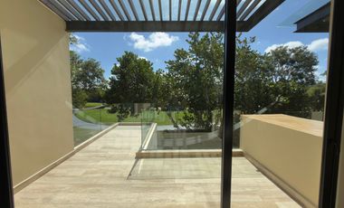 CASA EN VENTA MERIDA, YUCATAN COUNTRY CLUB, ENTREGA INMEDIATA.