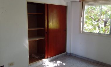 Martiniano Leguizamon 700. Duplex 3 ambientes al frente.